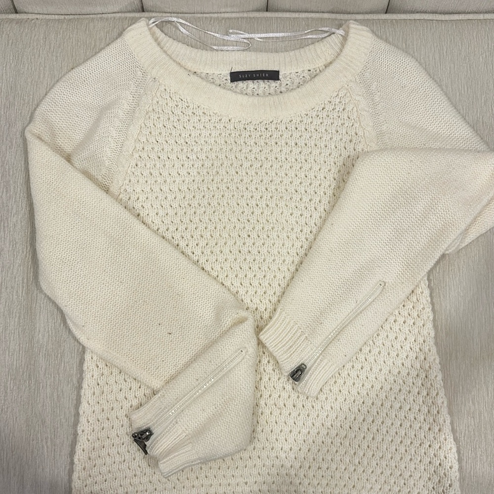 Suzy Shier White Knitted Sweater